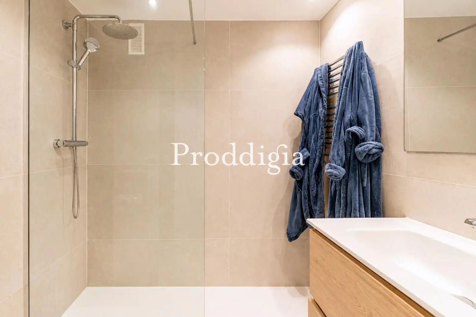 Bathroom of Flat for sale in Sant Cugat del Vallès  with Air Conditioner, Heating and Terrace