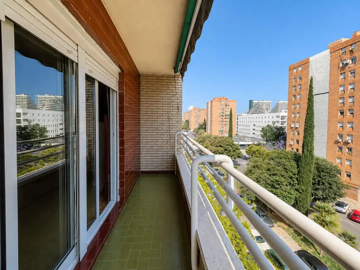 Exterior view of Flat for sale in Valencia  with Air Conditioner, Terrace and Furnished