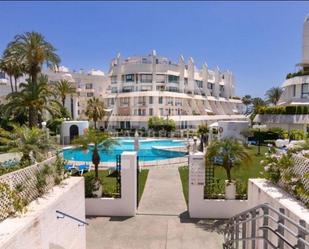 Exterior view of Duplex to rent in Marbella  with Air Conditioner, Private garden and Parquet flooring