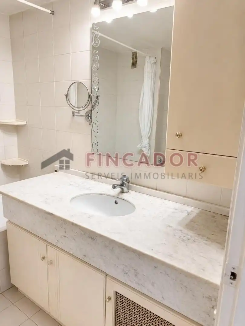 Baño de Piso en venta en Barcelona con Calefacción y Parquet