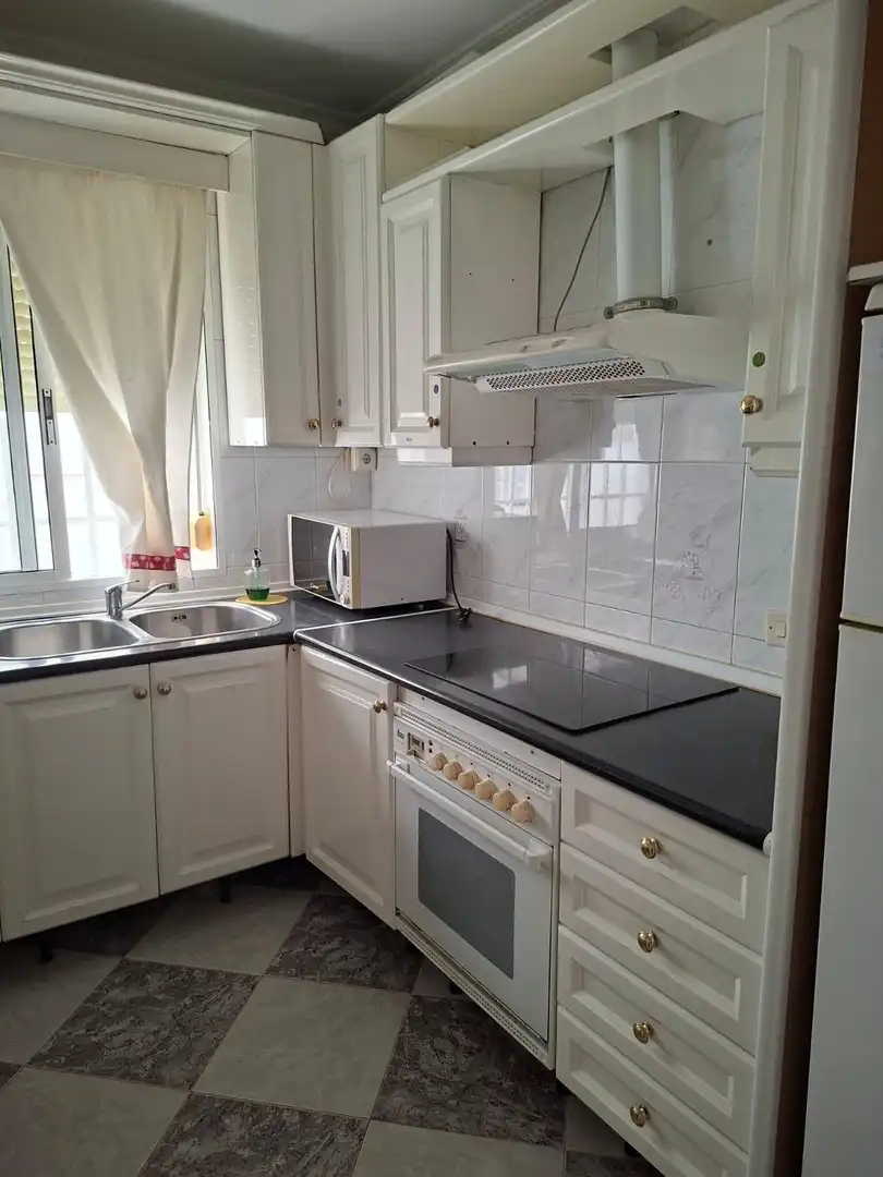 Cocina de Piso de alquiler en Sevilla con Aire acondicionado, Amueblado y Balcón