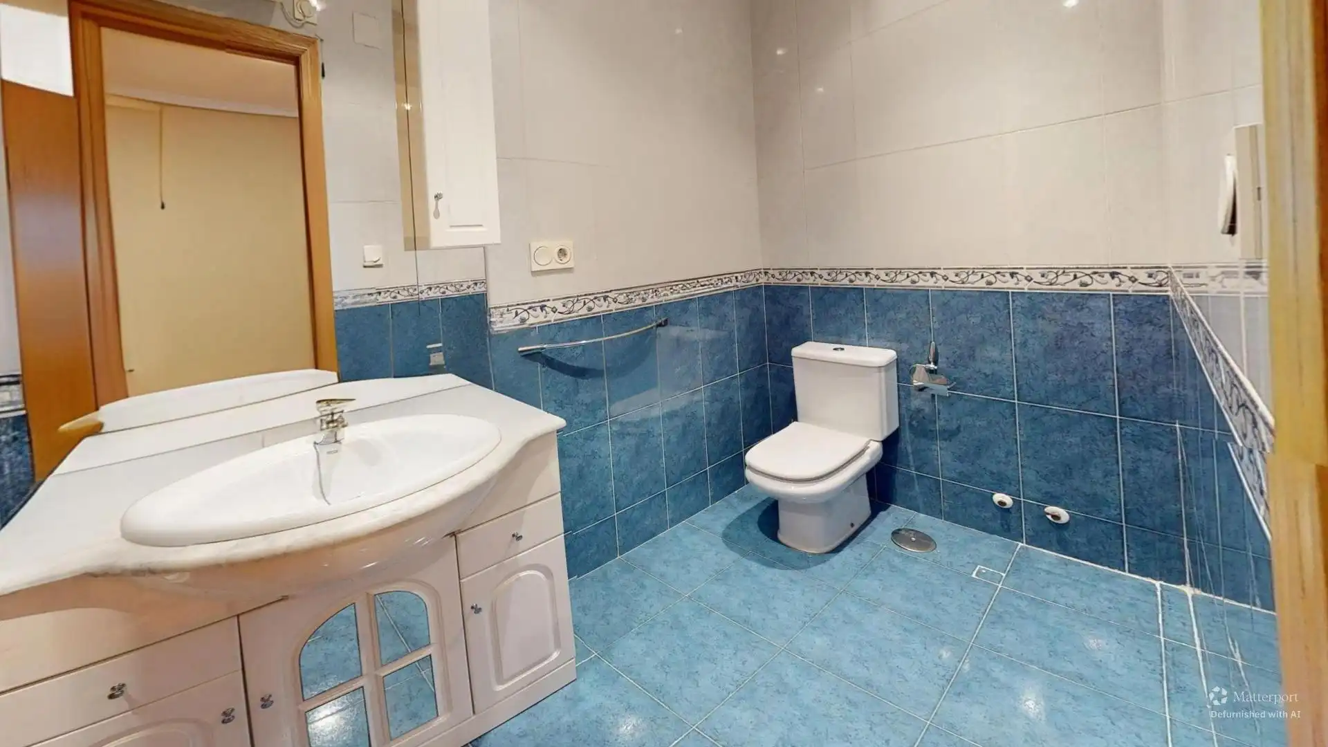 Baño de Piso en venta en Elche / Elx con Trastero y Balcón