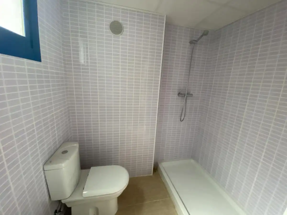 Badezimmer von Wohnungen zum Verkauf in La Ràpita mit Klimaanlage, Heizung und Terrasse