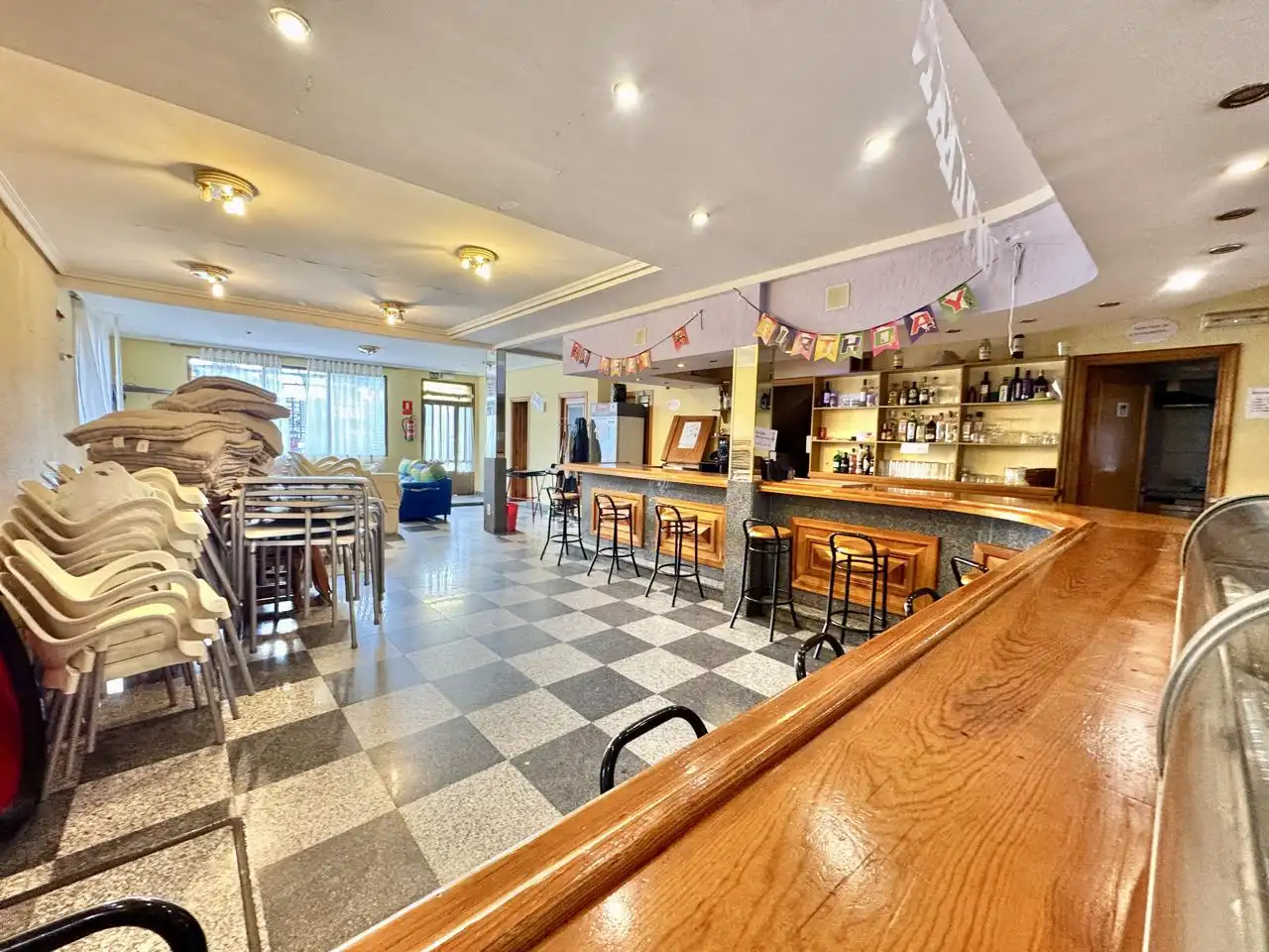 Local en venta en Maello con Aire acondicionado