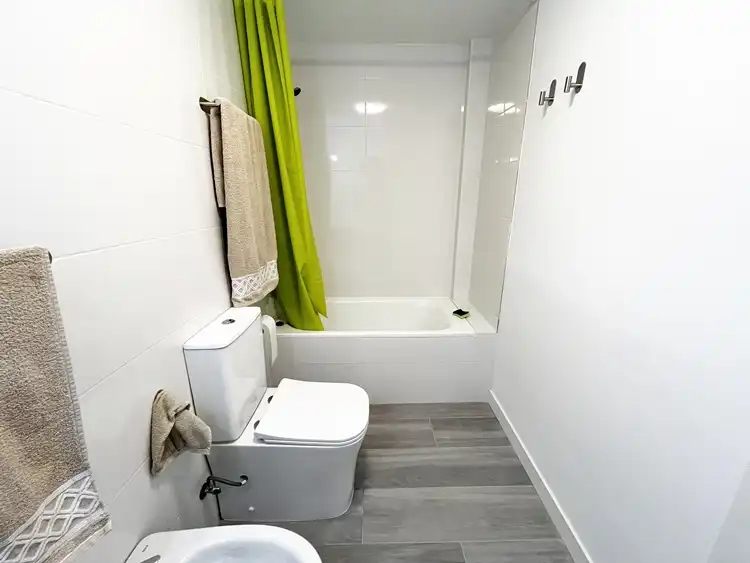 Baño de Piso de alquiler en Parla con Aire acondicionado, Calefacción y Amueblado