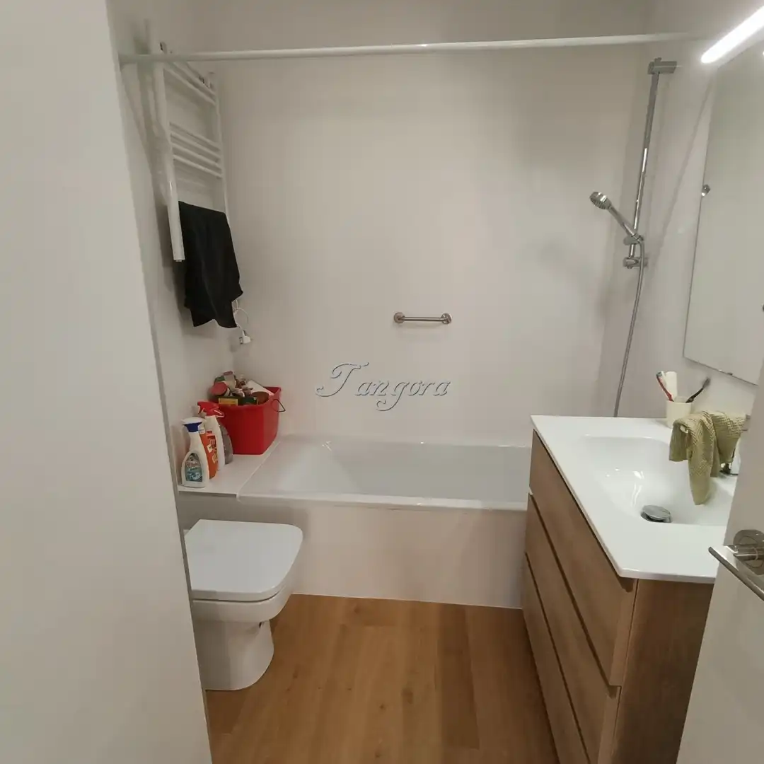 Baño de Apartamento en venta en Getxo  con Calefacción y Parquet