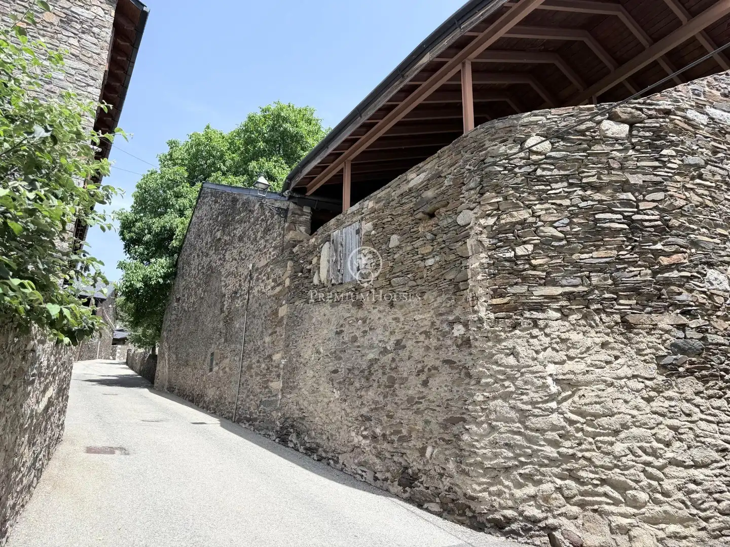 Vista exterior de Finca rústica en venda en Guils de Cerdanya amb Jardí privat i Traster