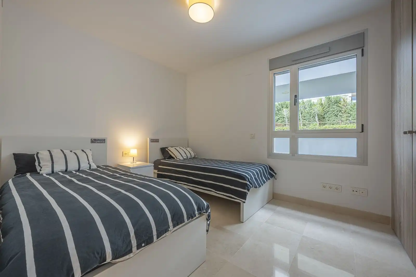 Habitación de Dúplex en venta en Benahavís con Aire acondicionado, Terraza y Trastero