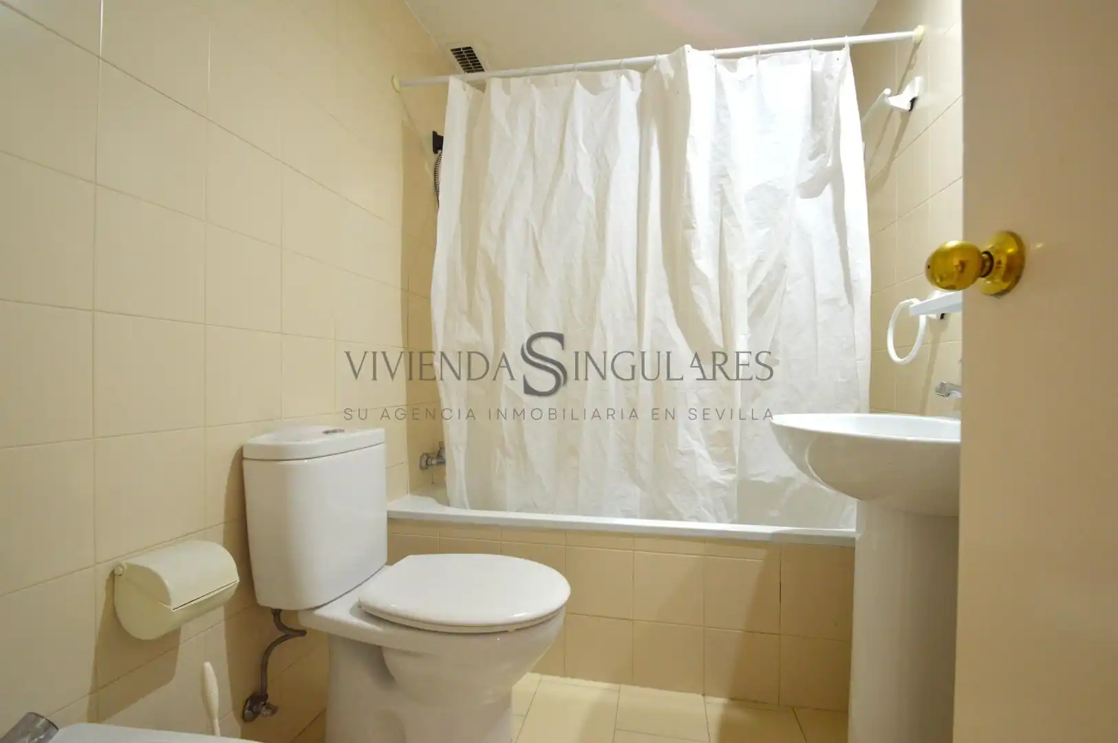 Bathroom of Detached homes for sale in Sevilla  with Air Conditioner, Private garden and Terrace