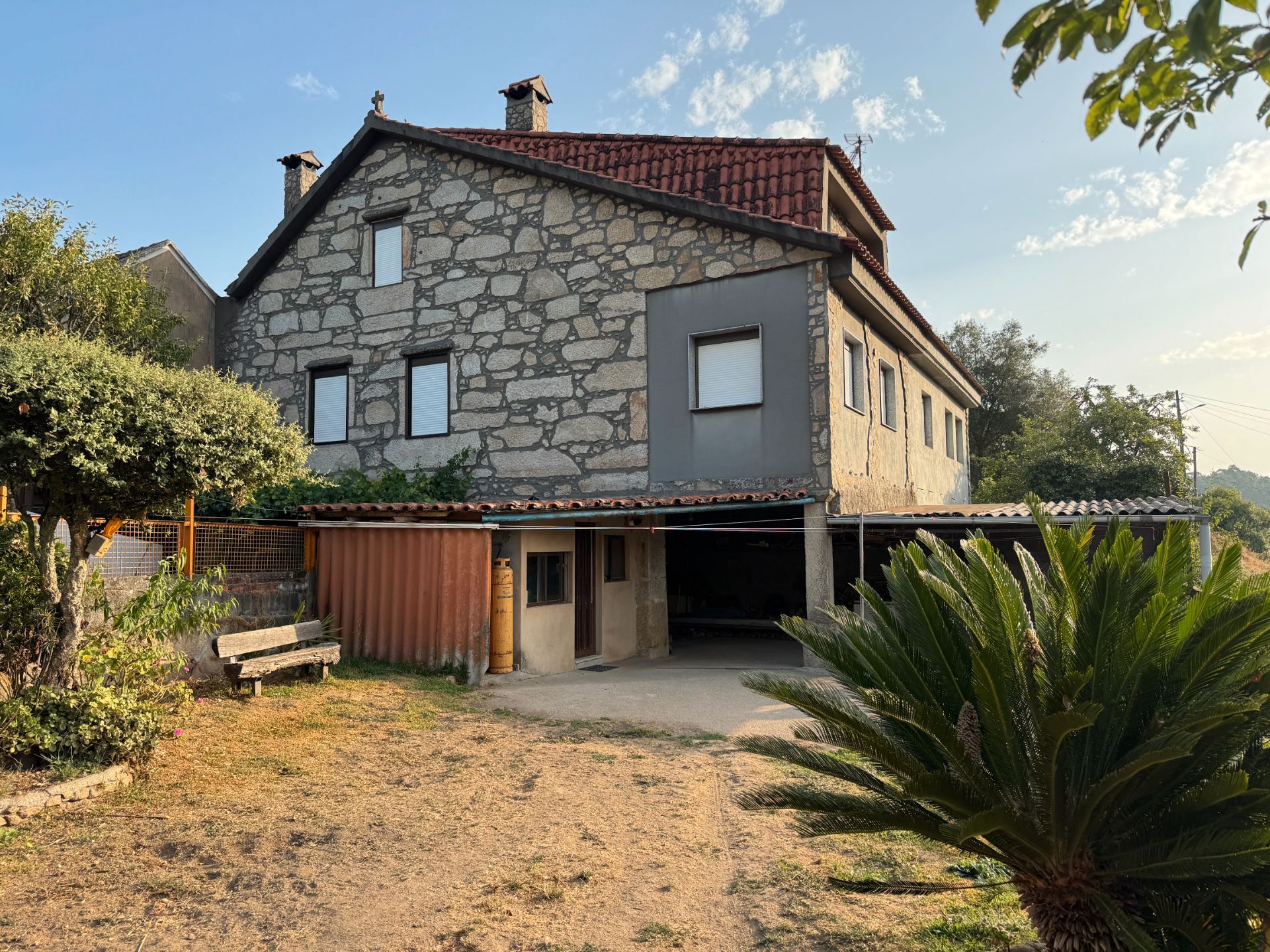 Vista exterior de Casa o xalet en venda en Crecente amb Calefacció, Jardí privat i Traster