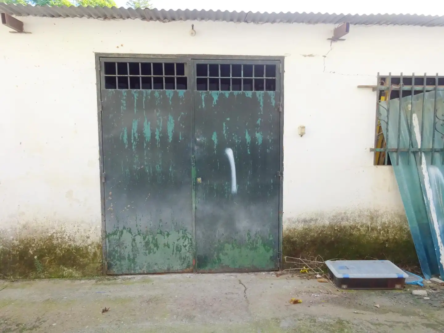 Exterior view of Houses for sale in Sanlúcar la Mayor  with Air Conditioner, Private garden and Storage room