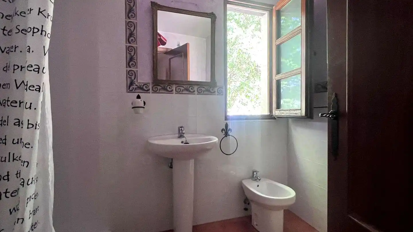 Bany de Casa adosada en venda en Olmeda de las Fuentes amb Calefacció i Jardí privat