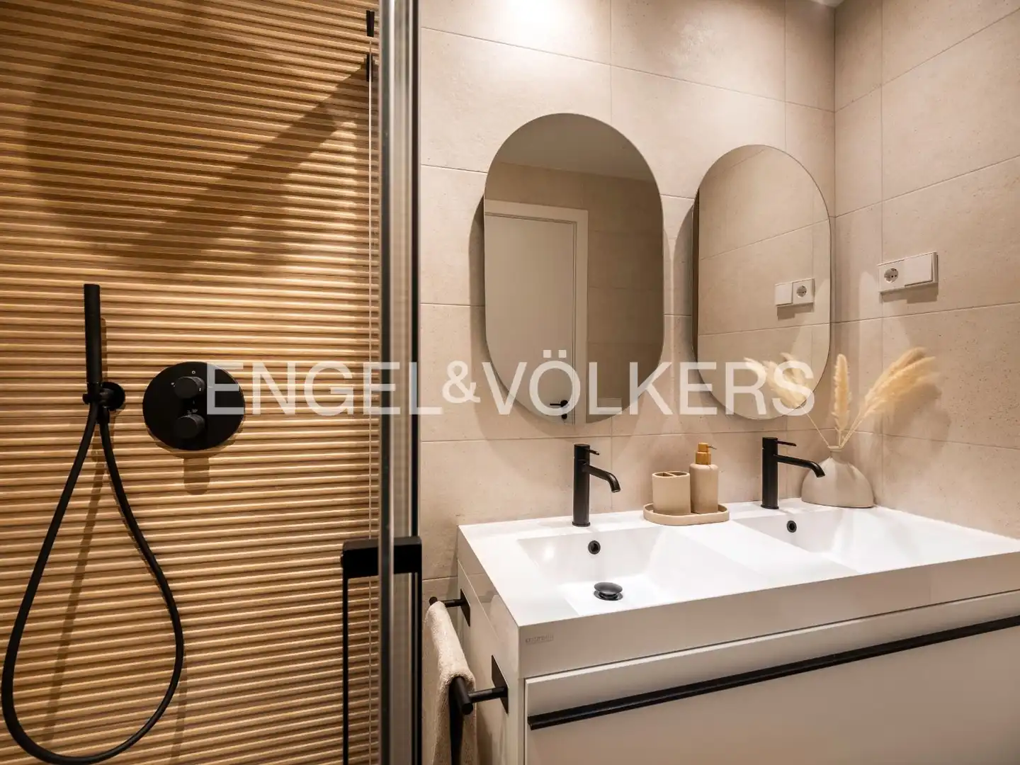 Badezimmer von Wohnung zur Miete in Madrid mit Klimaanlage, Heizung und Terrasse