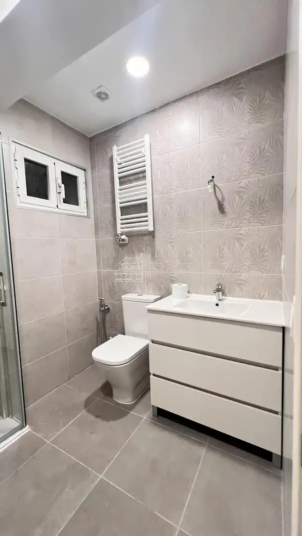 Badezimmer von Wohnung zur Miete in Salamanca mit Heizung, Terrasse und Balkon