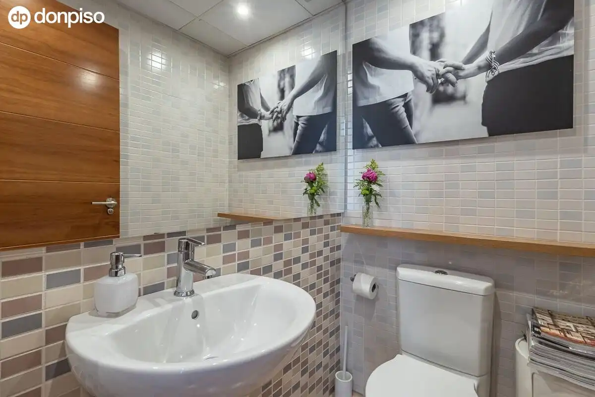 Bathroom of Detached homes for sale in Granada