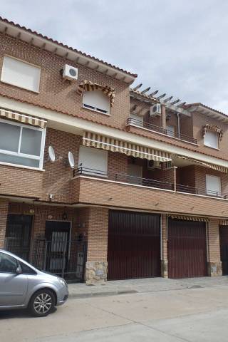 Casa adosada en Venta en C/ Gorgoña en Gamonal