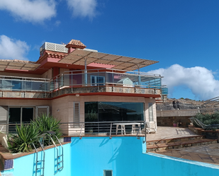 Vista exterior de Casa o xalet en venda en Telde amb Aire condicionat, Terrassa i Piscina