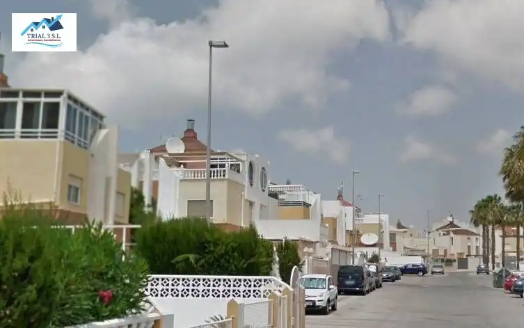 Vista exterior de Piso en venta en Orihuela