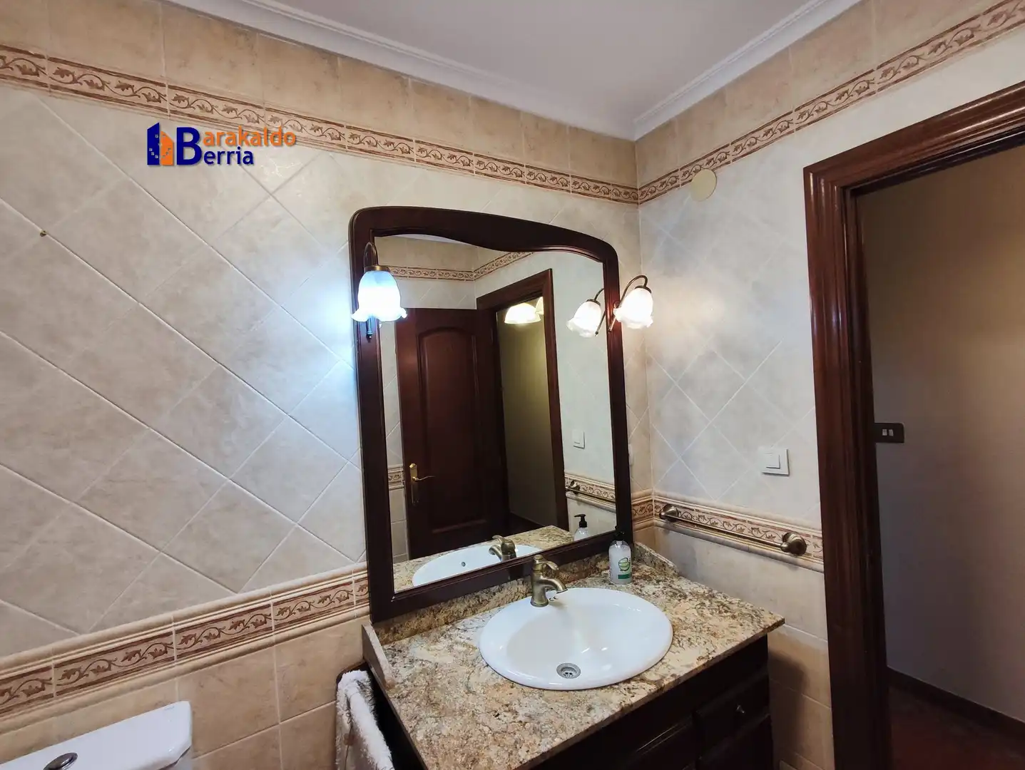 Baño de Piso en venta en Sestao  con Amueblado, Horno y Lavadora