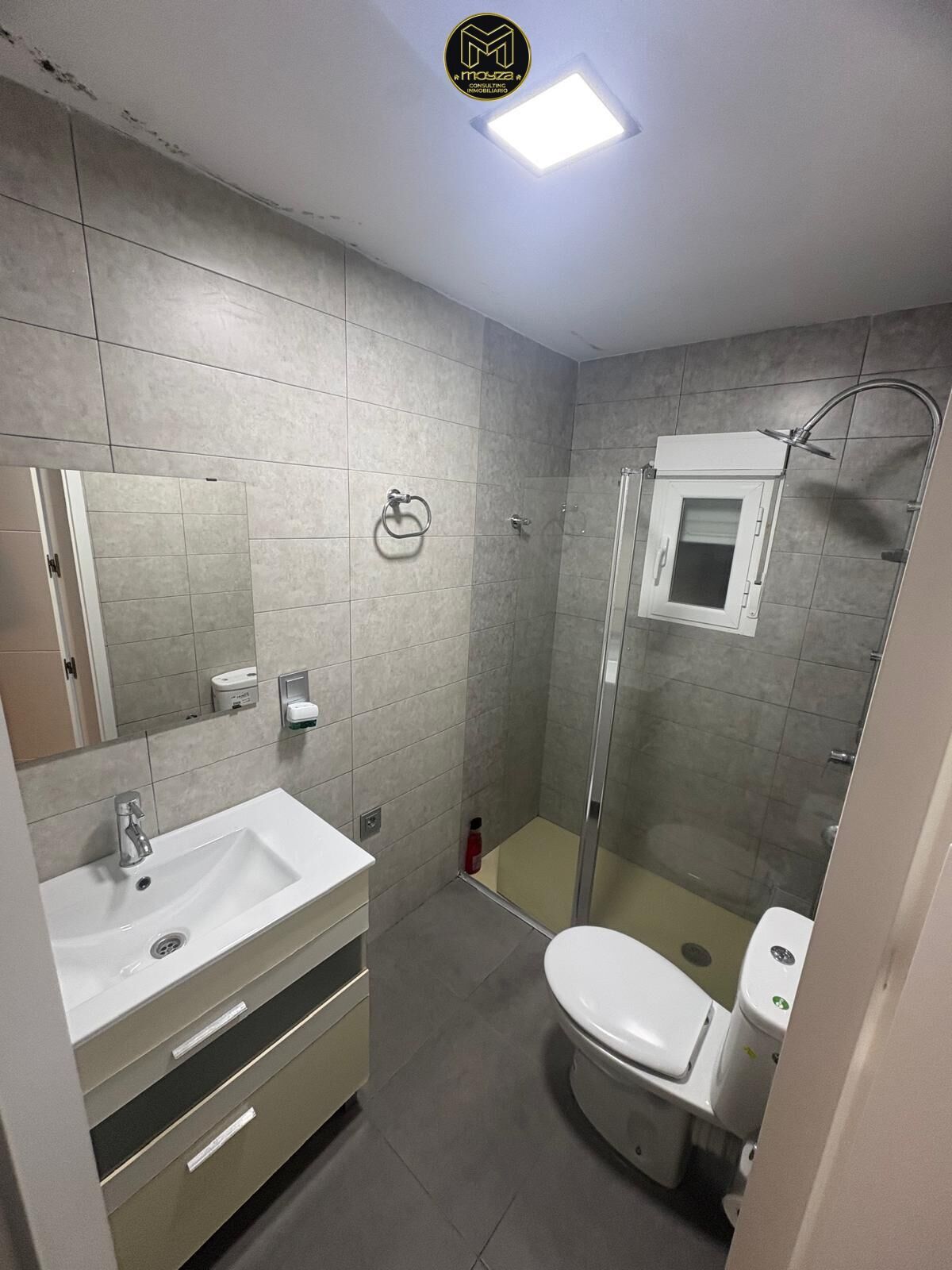 Bany de Pis en venda en  Jaén Capital amb Aire condicionat, Terrassa i Moblat