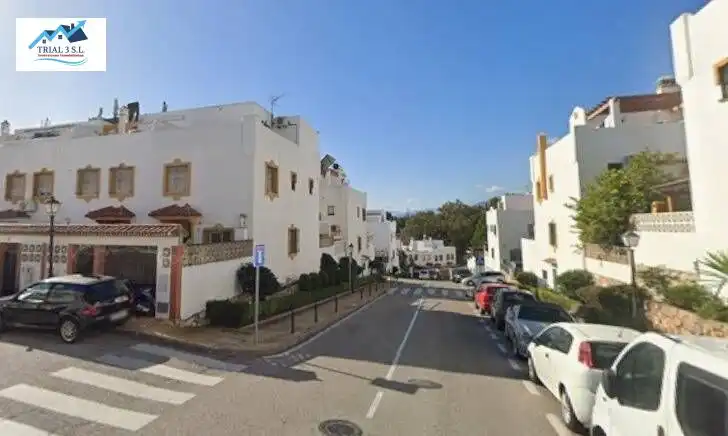 Vista exterior de Casa o chalet en venta en Marbella con Jardín privado y Piscina comunitaria