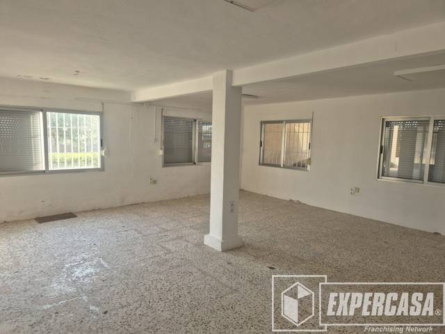 Local comercial en Venta en Montañar - El Arenal