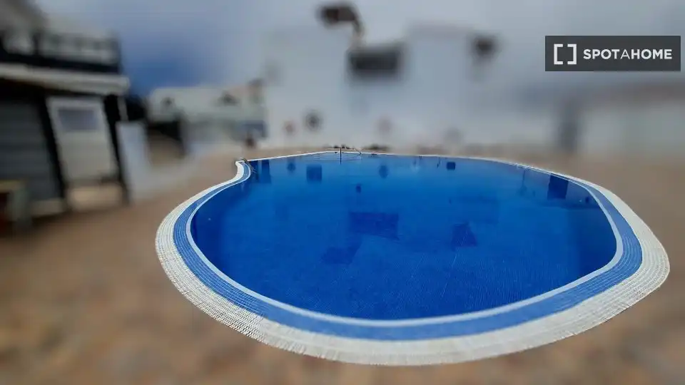 Piscina de Estudio para compartir en Arona con Aire acondicionado, Terraza y Amueblado