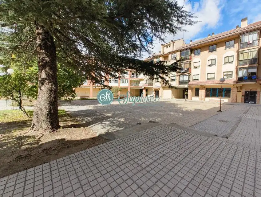 Vista exterior de Piso en venta en Segovia con Calefacción, Terraza y Trastero