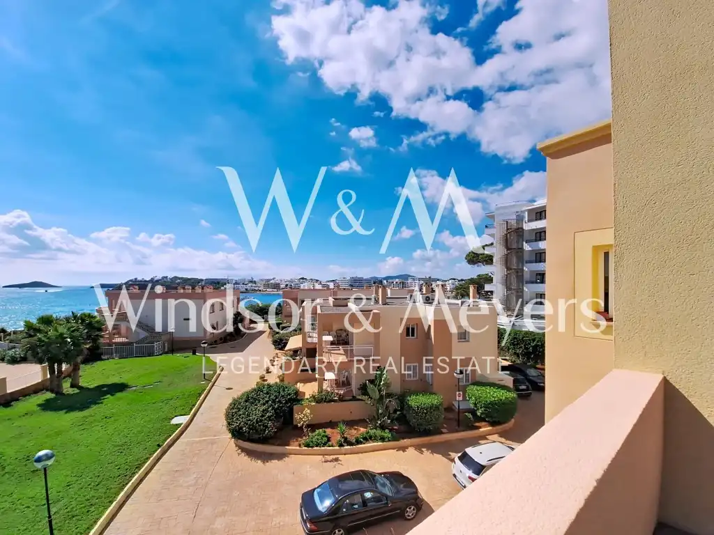 Vista exterior de Apartamento en venta en Santa Eulària des Riu con Aire acondicionado, Amueblado y Piscina comunitaria