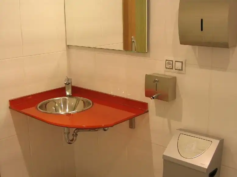 Badezimmer von Büro zur Miete in Zarautz mit Klimaanlage, Heizung und Möbliert