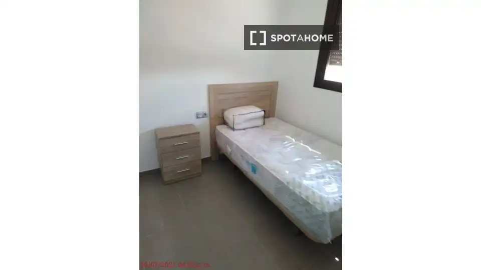 Dormitori de Apartament per a compartir en Málaga amb Aire condicionat, Terrassa i Moblat