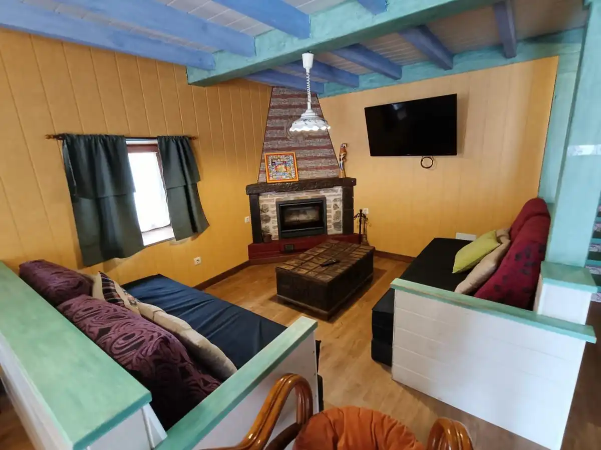 Sala d'estar de Casa adosada en venda en Llanes amb Calefacció, Jardí privat i Terrassa