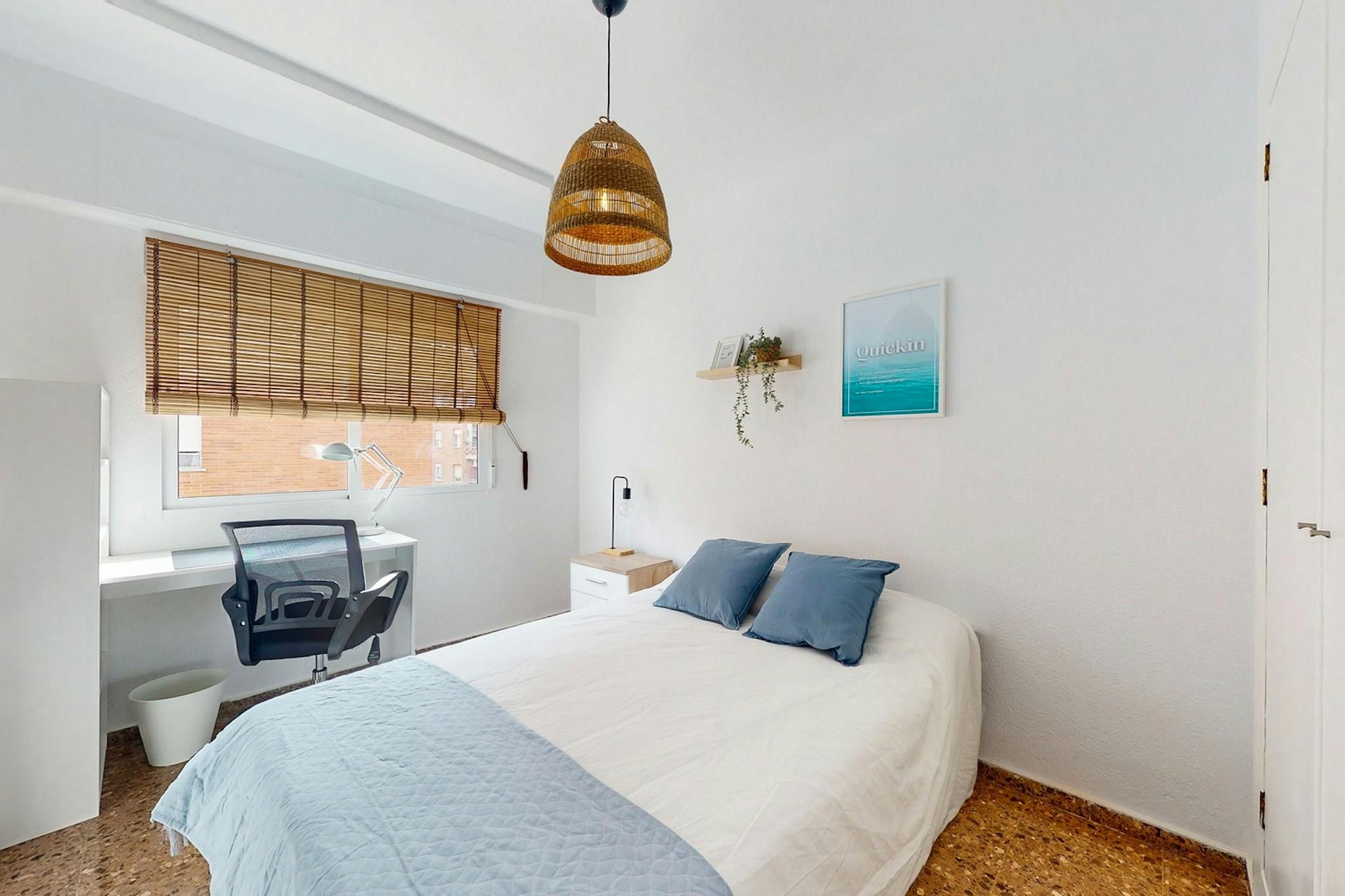 Bedroom of Flat to share in  Valencia Capital  with Air Conditioner, Furnished and Washing machine