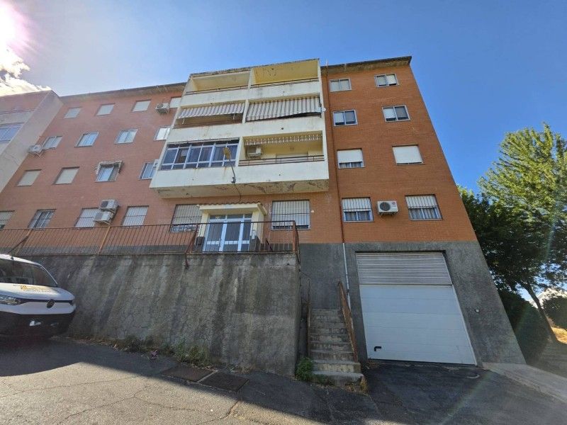 Außenansicht von Wohnung zum Verkauf in Plasencia mit Privatgarten