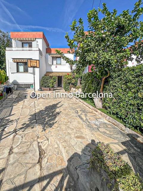 Exterior view of House or chalet for sale in Cubelles  with Air Conditioner, Heating and Private garden