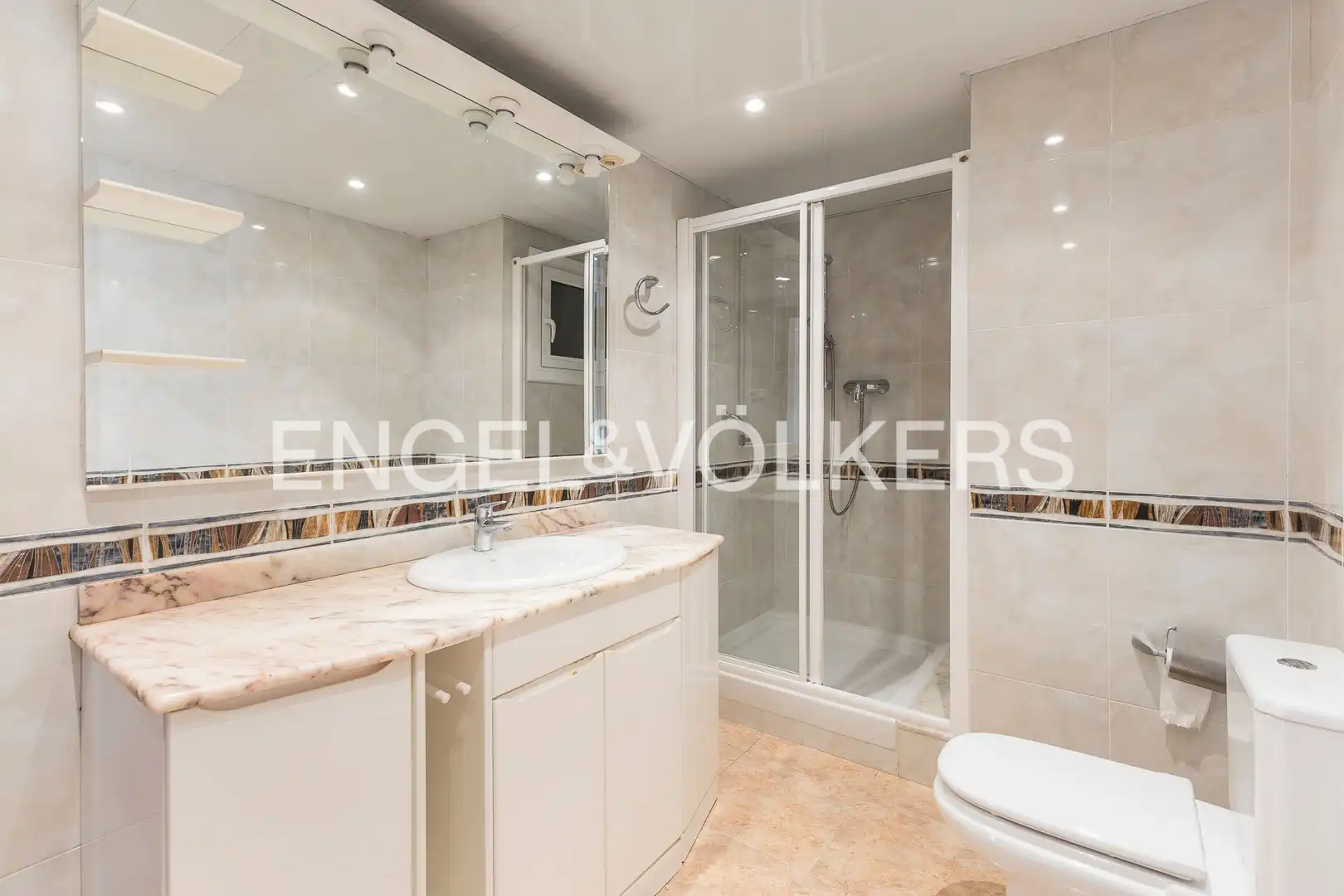 Baño de Piso en venta en Barcelona con Calefacción