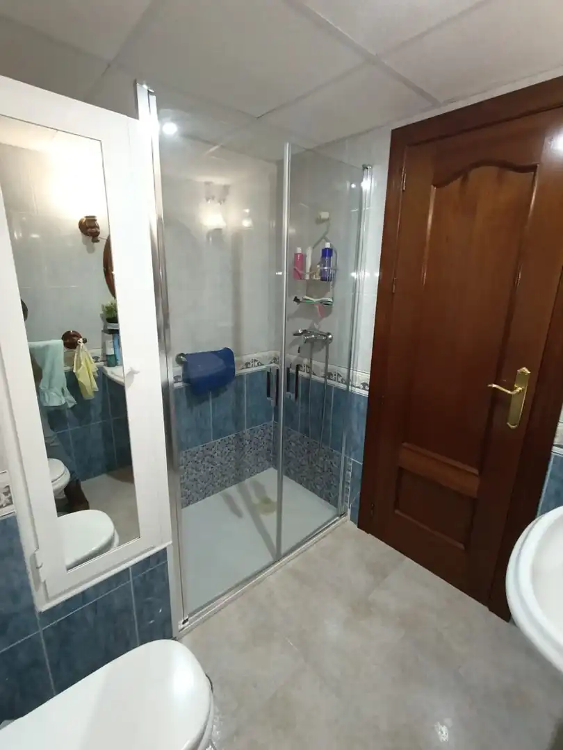 Bathroom of Flat for sale in Linares  with Air Conditioner, Heating and Storage room