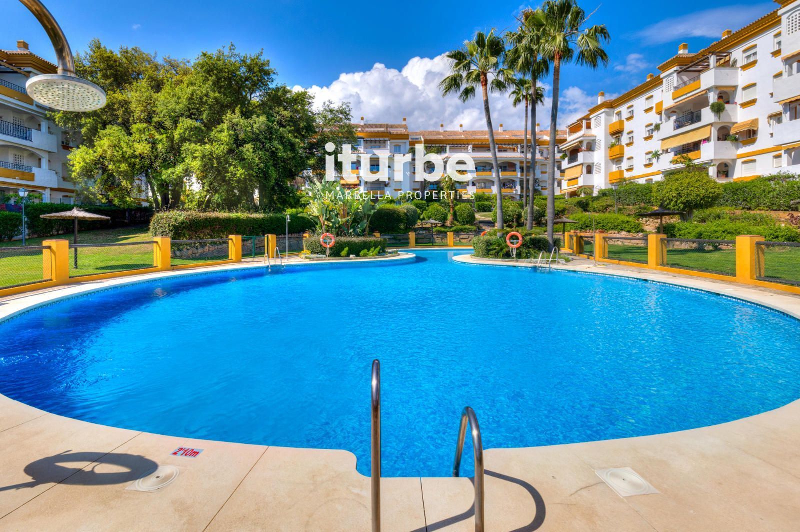 Exterior view of Flat to rent in Marbella  with Air Conditioner, Terrace and Swimming Pool