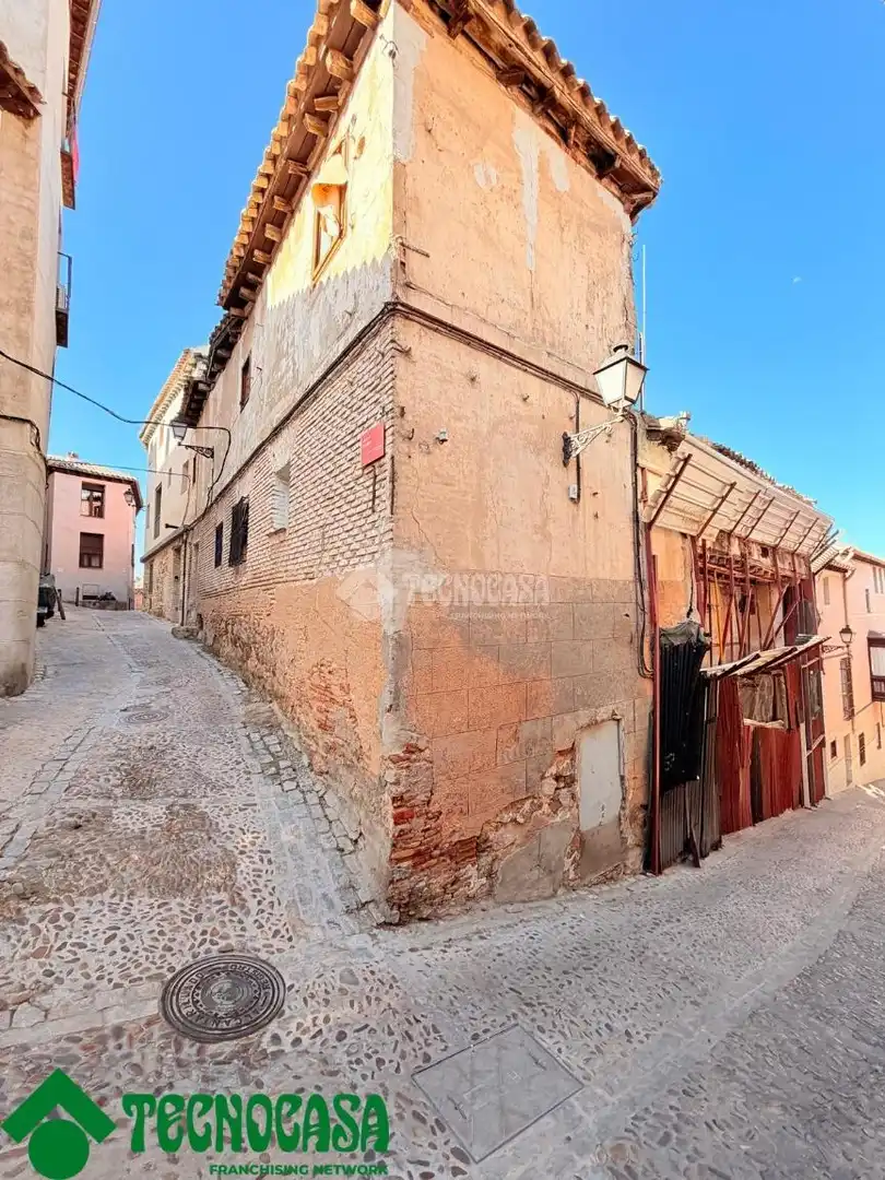 Vista exterior de Casa adosada en venda en Toledo amb Terrassa i Balcó