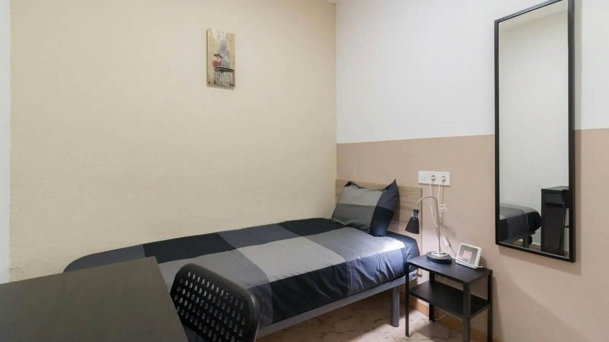Bedroom of Flat to share in  Barcelona Capital  with Furnished and Washing machine