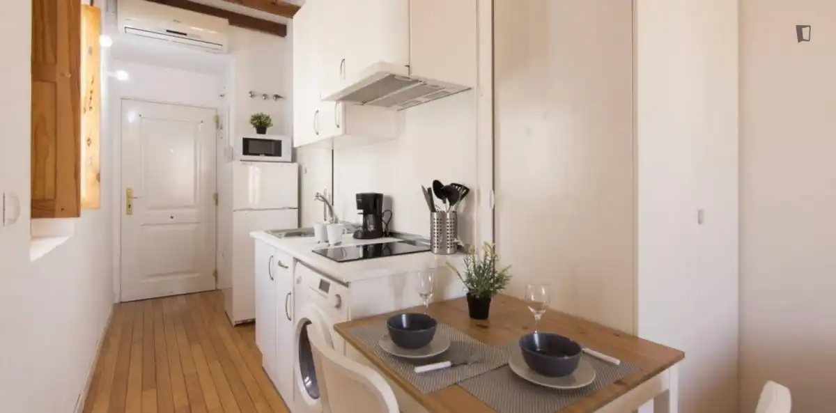 Study for rent in Puerta del Ángel