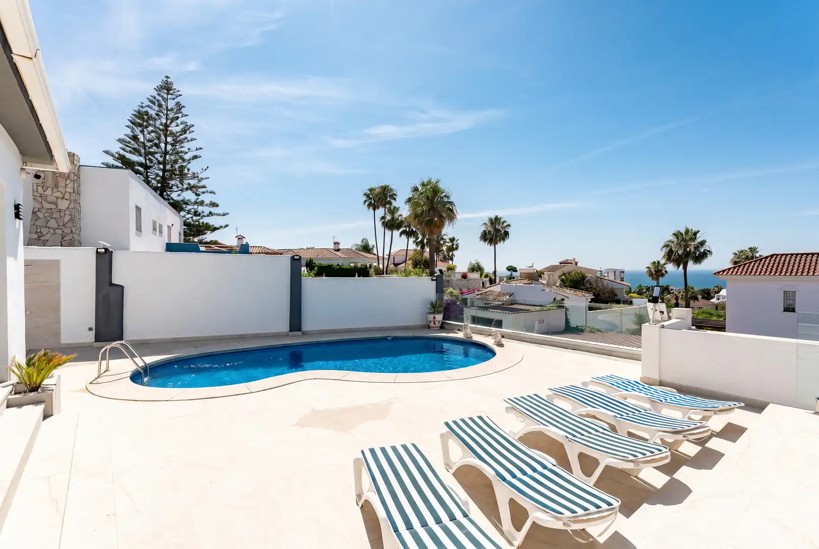 Casa con piscina en venta en Calle Libra 42, imagen 2