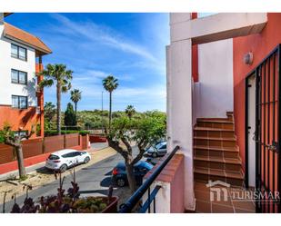 Vista exterior de Casa o xalet en venda en Isla Cristina amb Aire condicionat i Terrassa