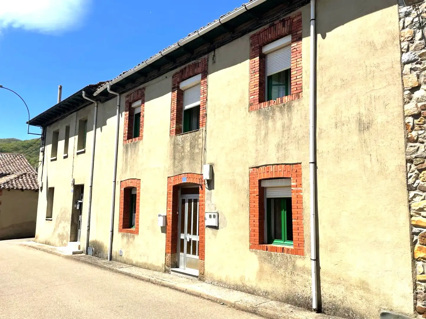 Vista exterior de Casa o chalet en venta en Vegacervera con Trastero y Amueblado