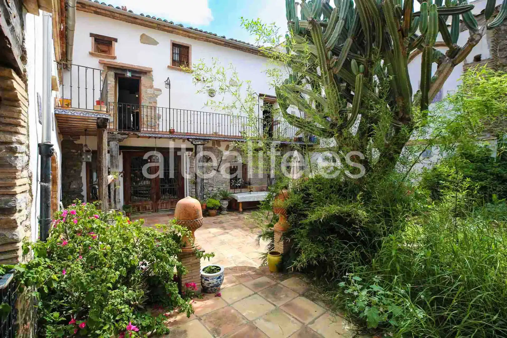 Garten von Einfamilien-Reihenhaus zum Verkauf in Gandia mit Privatgarten, Terrasse und Abstellraum