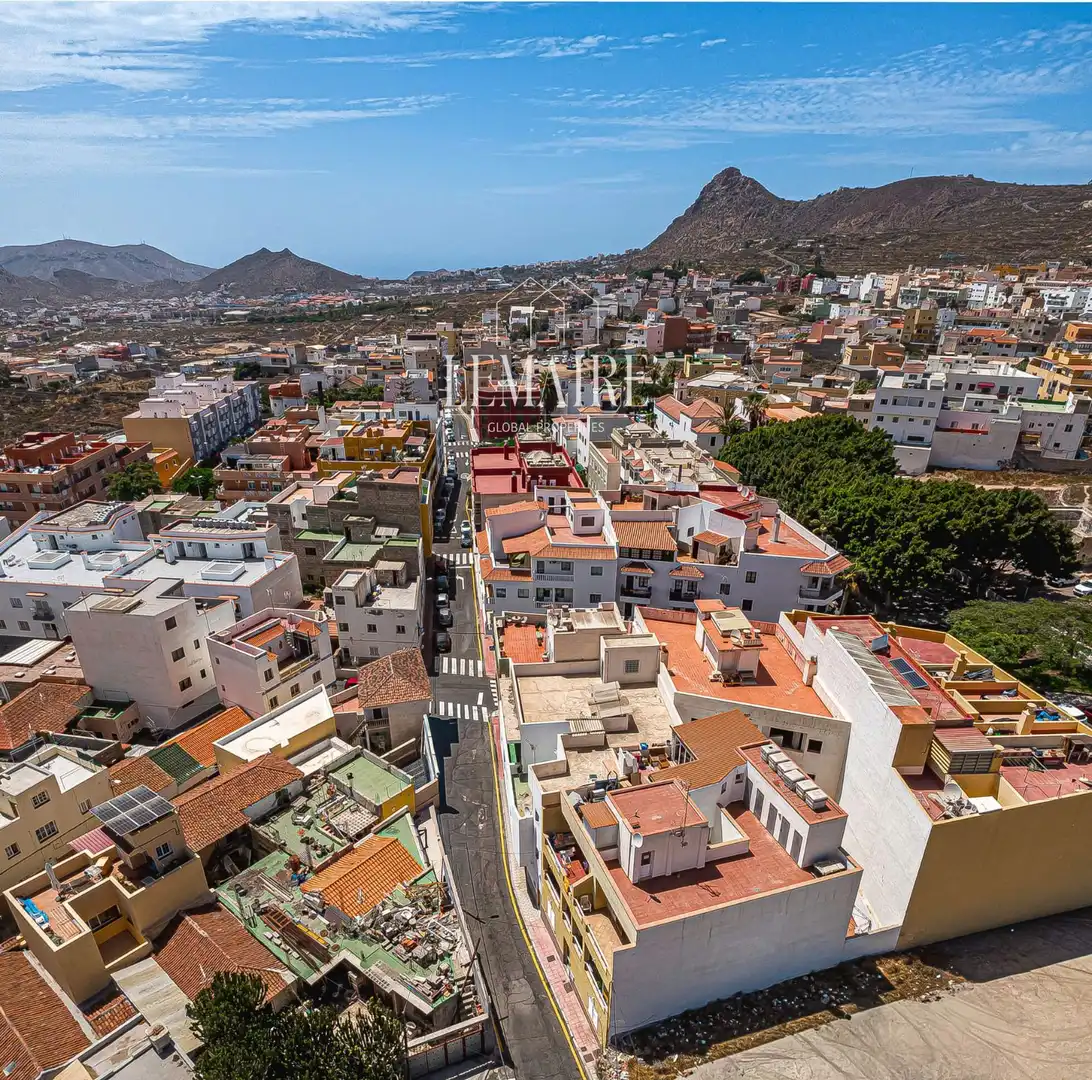 Vista exterior de Piso en venta en Arona con Terraza y Amueblado
