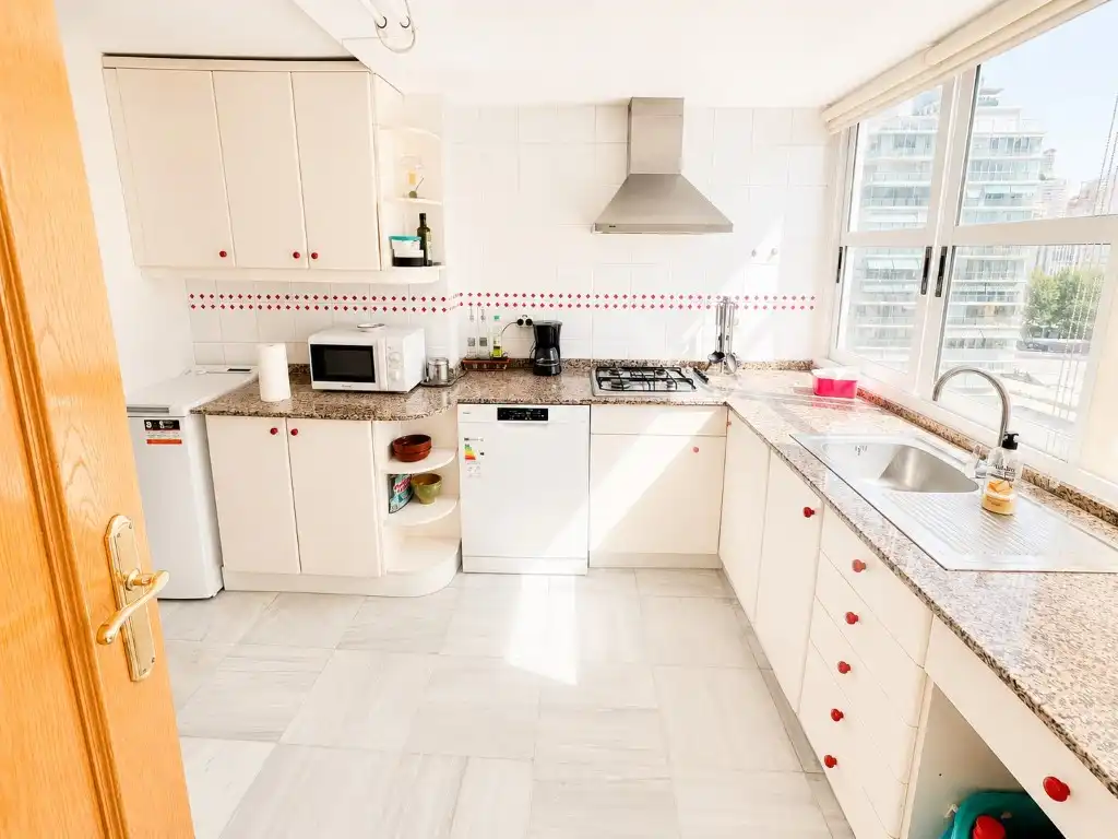 Cocina de Piso de alquiler en Benidorm con Aire acondicionado y Amueblado