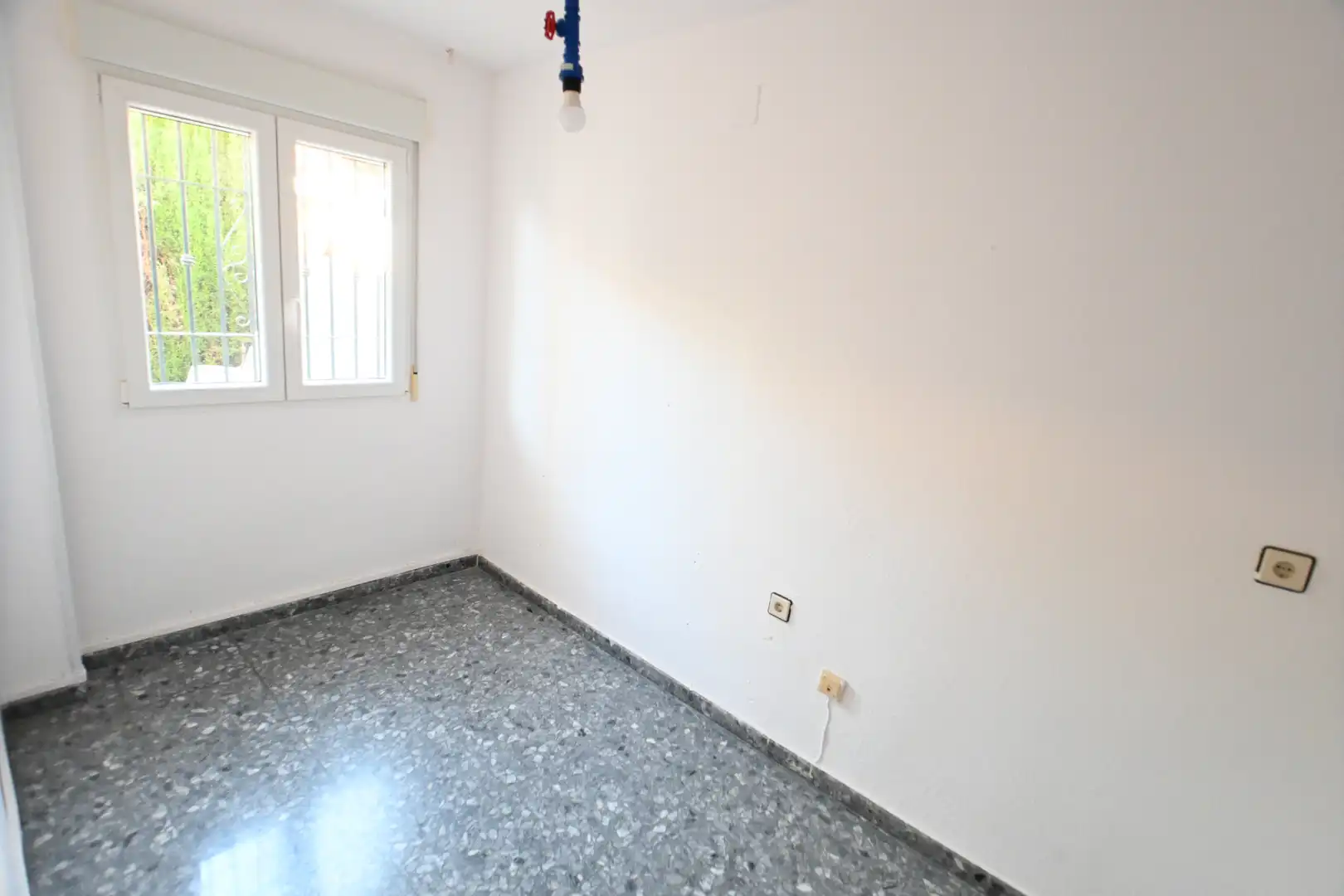 Habitación de Casa adosada en venta en Churriana de la Vega con Aire acondicionado, Terraza y Trastero