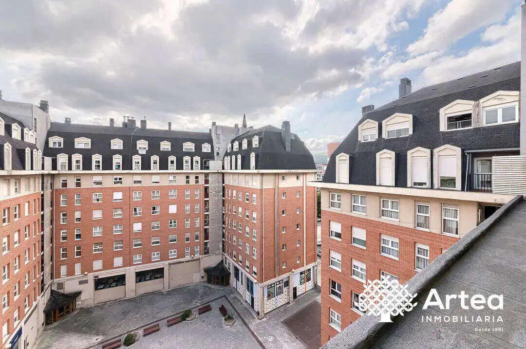 Vista exterior de Piso en venta en Bilbao  con Calefacción y Trastero