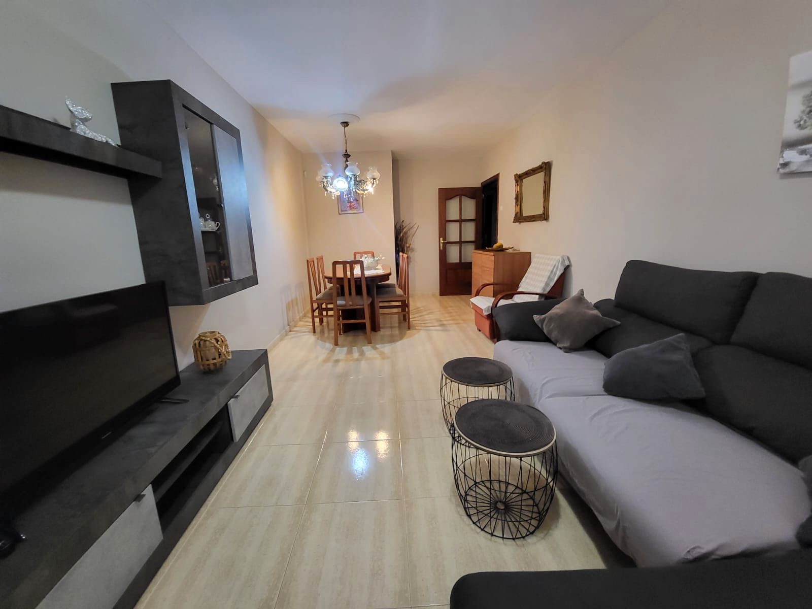 Sala d'estar de Pis en venda en Pineda de Mar amb Moblat, Forn i Balcó